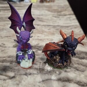 Skylanders Spyro and Cynder Dragon Figures Activision Giants Spyros Adventure